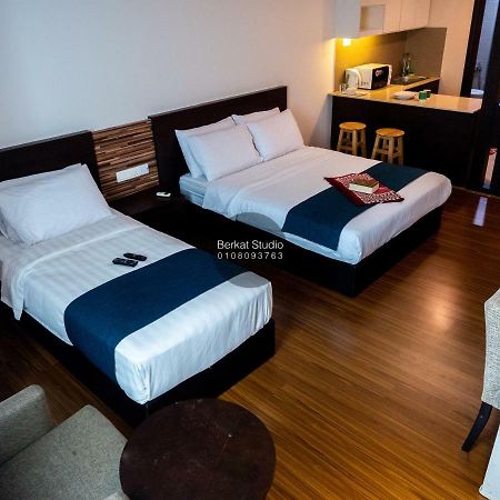 Berkat Studio Hotel Kota Bharu Buitenkant foto