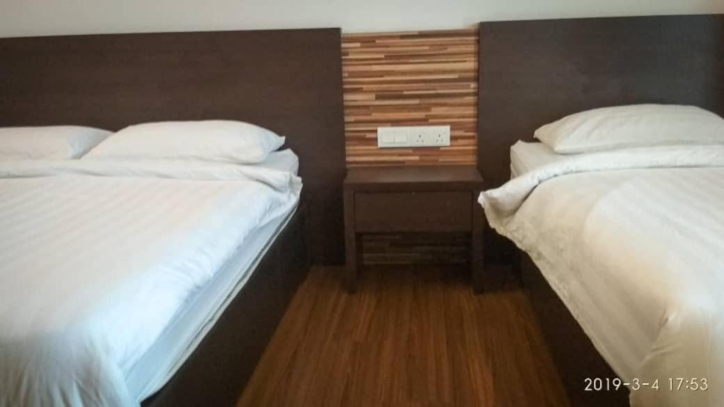 Berkat Studio Hotel Kota Bharu Buitenkant foto