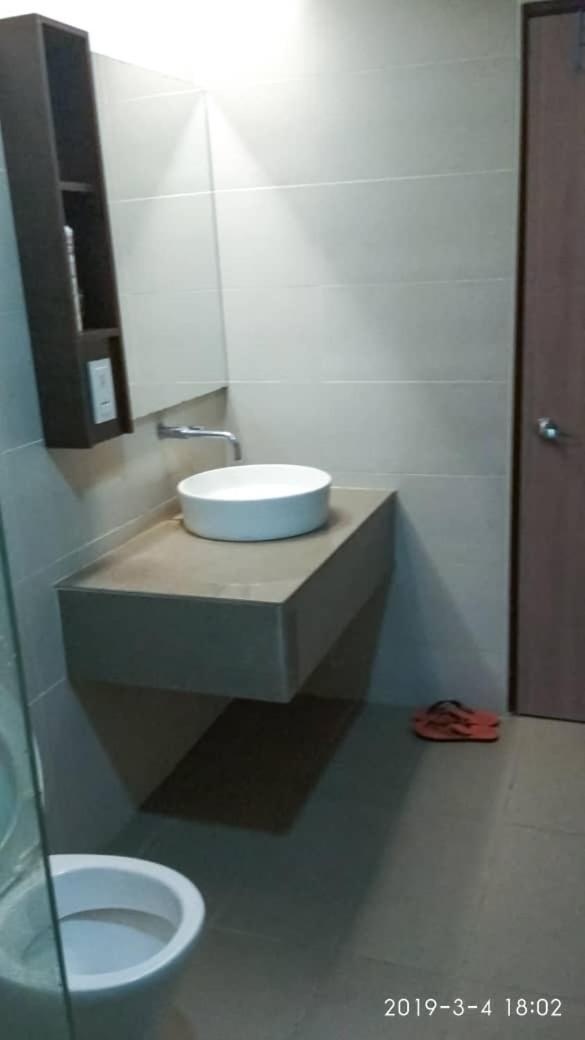 Berkat Studio Hotel Kota Bharu Buitenkant foto