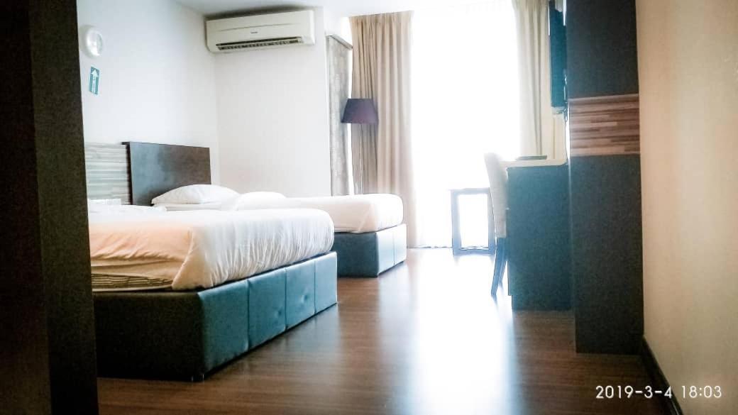 Berkat Studio Hotel Kota Bharu Buitenkant foto