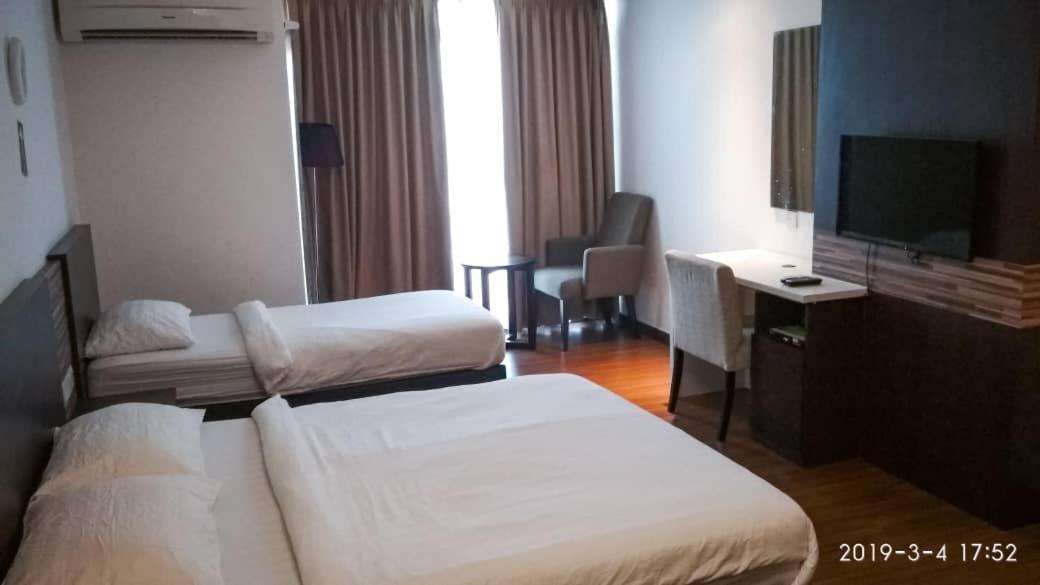 Berkat Studio Hotel Kota Bharu Buitenkant foto