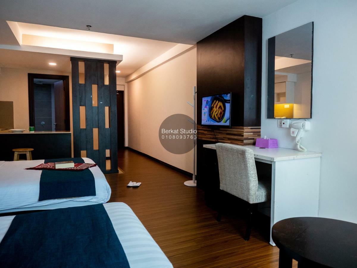 Berkat Studio Hotel Kota Bharu Buitenkant foto