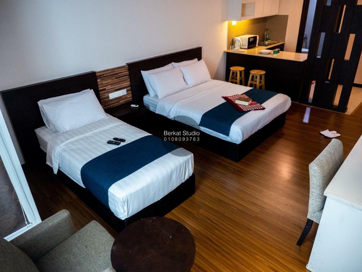 Berkat Studio Hotel Kota Bharu Buitenkant foto