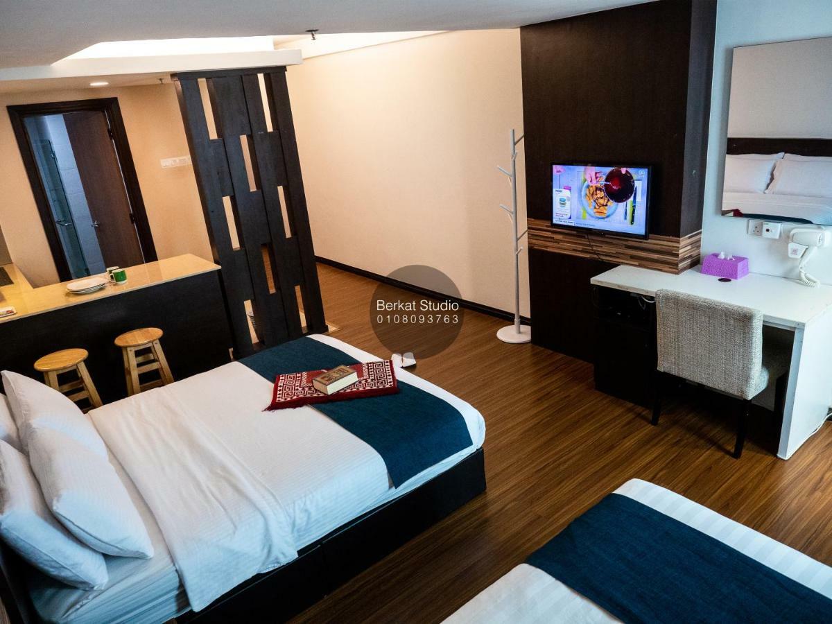 Berkat Studio Hotel Kota Bharu Buitenkant foto