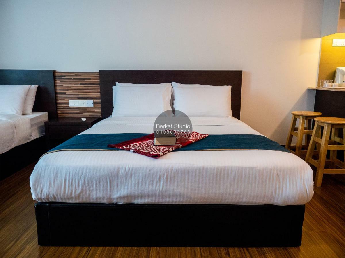 Berkat Studio Hotel Kota Bharu Buitenkant foto