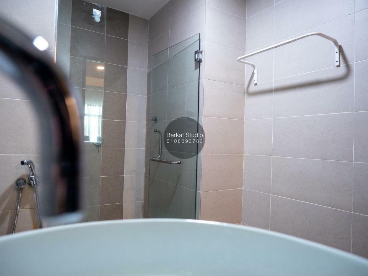 Berkat Studio Hotel Kota Bharu Buitenkant foto