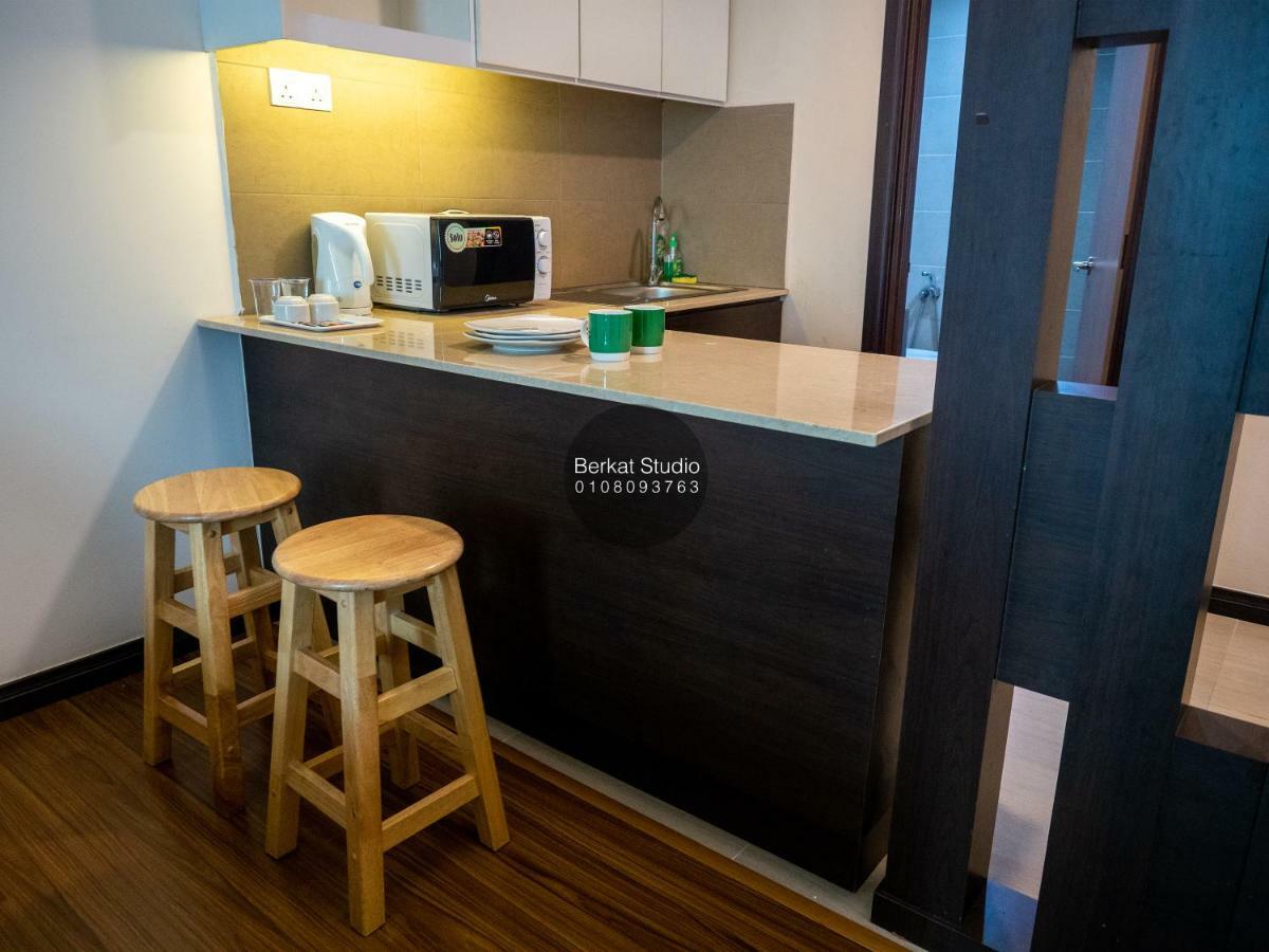 Berkat Studio Hotel Kota Bharu Buitenkant foto