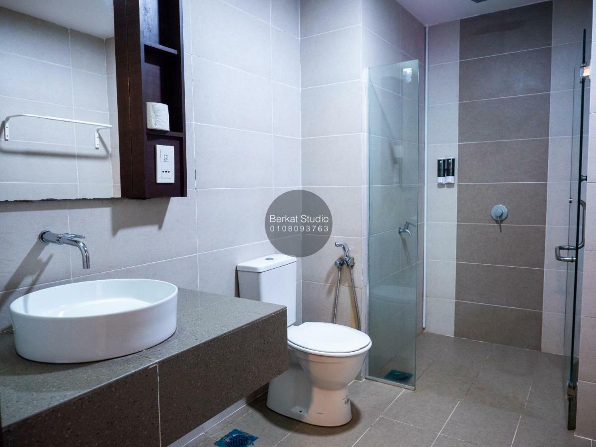 Berkat Studio Hotel Kota Bharu Buitenkant foto